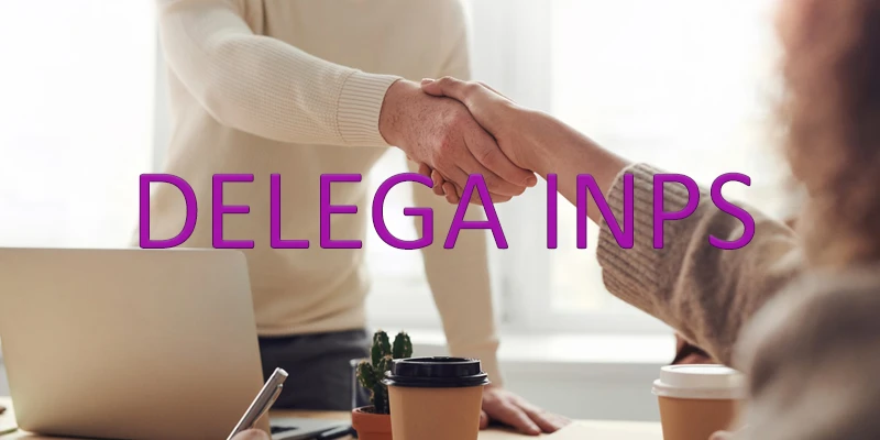 persone-che-si-stringono-la-mano-delega-cassetto-previdenziale